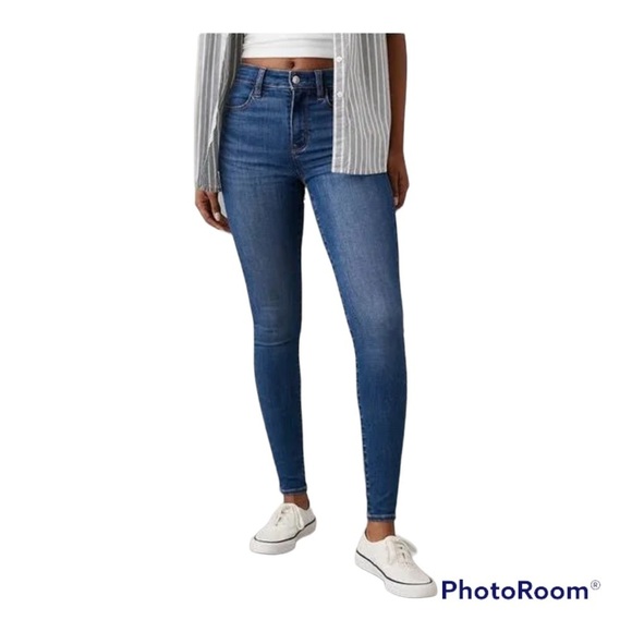 American Eagle Outfitters Denim - American Eagle outfitters OG stretch medium wash skinny jeans | Size 10